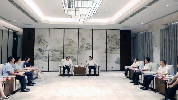 江西省萍乡市委副书记、市长熊运浪与林杨林一行举行工作会谈